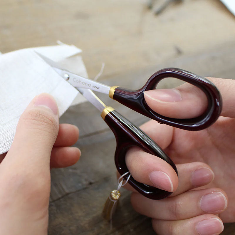 Small Scissors with Lacquered Handles (Shunuri) (45-140)