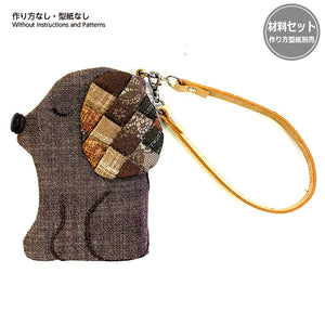 Doggy Coin Case (without instruction and pattern) in "Yoko Saito, Small Quilt that Speak to You"